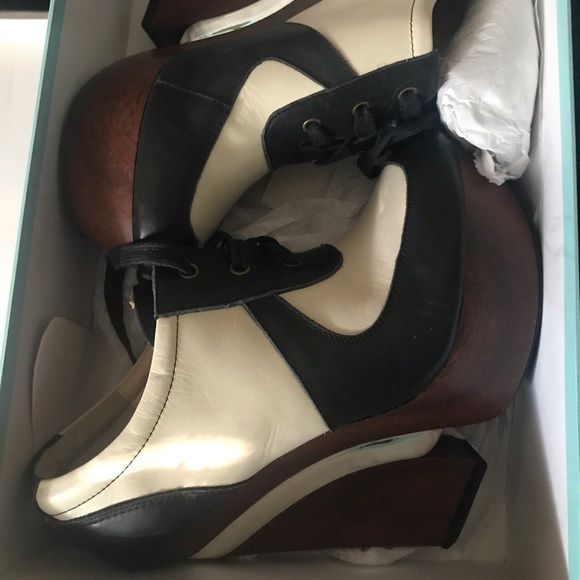 N.Y.L.A Block Heels - Picture 15 of 15